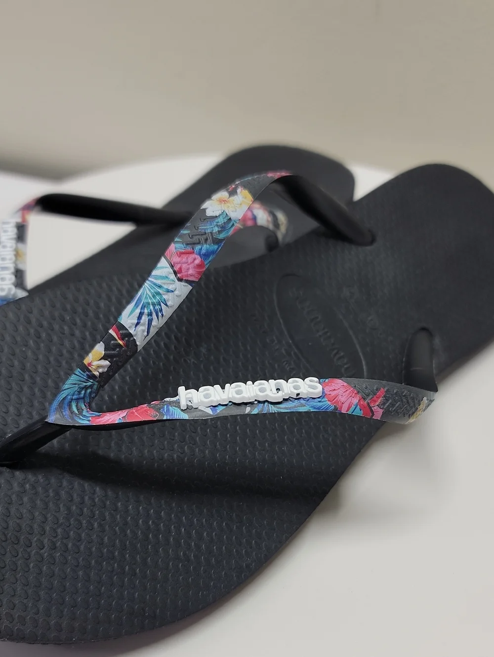 Havaianas Slim Black Flip Flops with Multicolor Floral Straps Sz 41-42 or 10-11